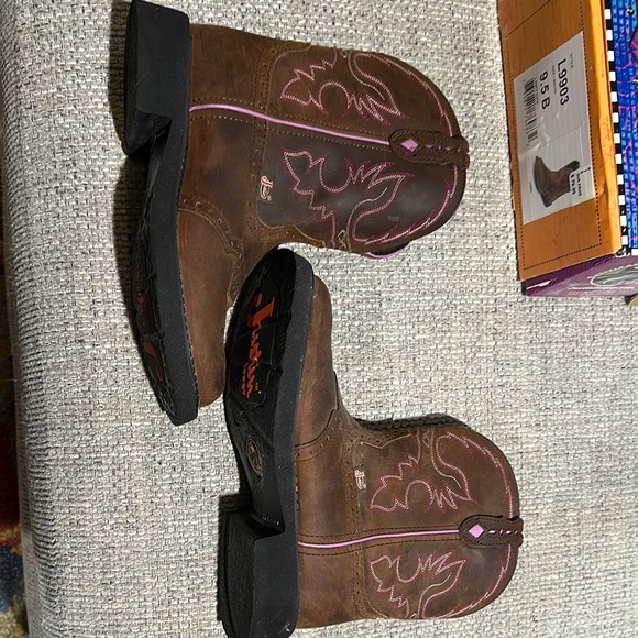 NWB Justin Boots Pink and Brown Heeled Boots with Embroidered Design - Picture 9 of 10